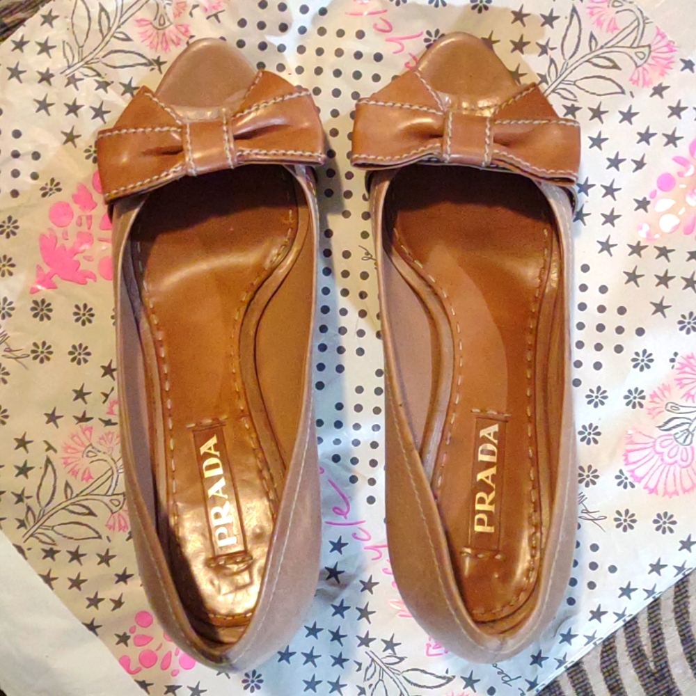 Prada Peep Toe Bow Pumps size 39.5